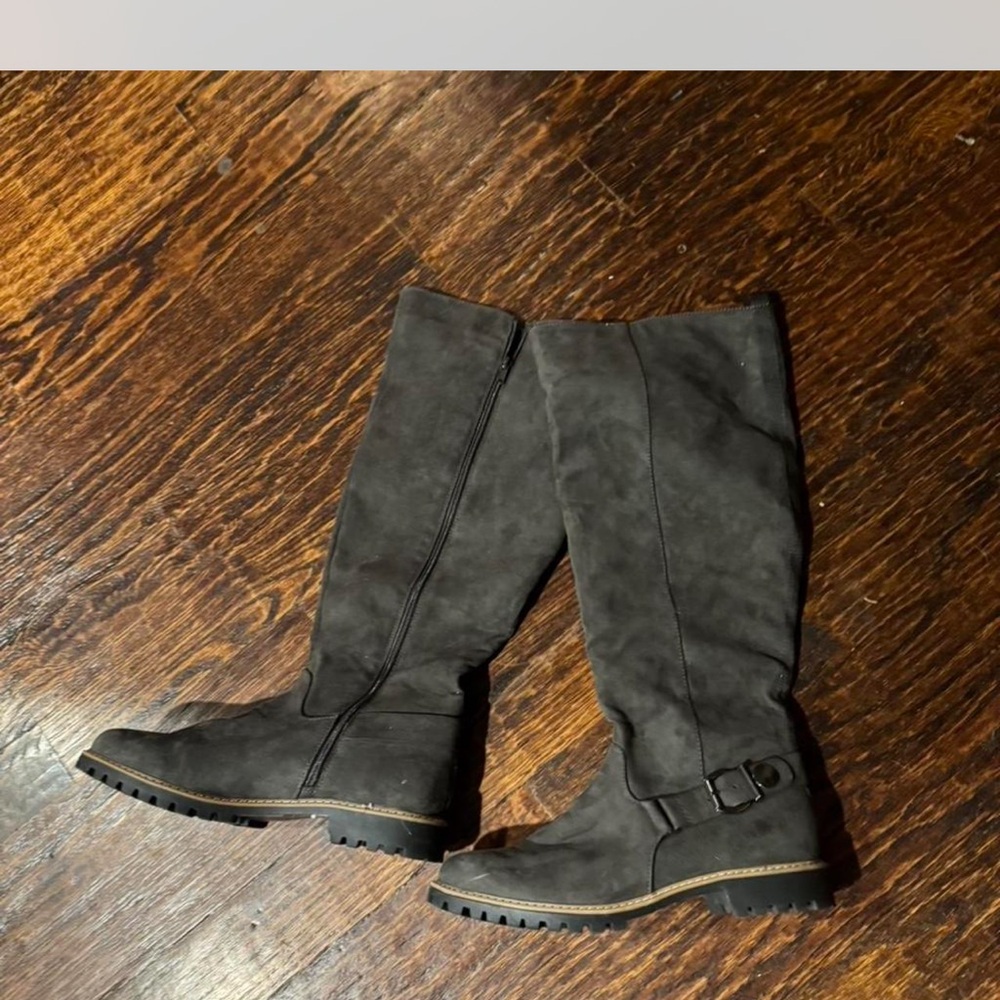 Stylish Gray Mid-Calf Boots